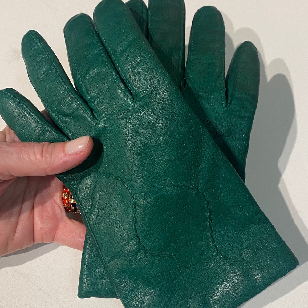 Fownes green leather vintage gloves in good condition SM/Med
